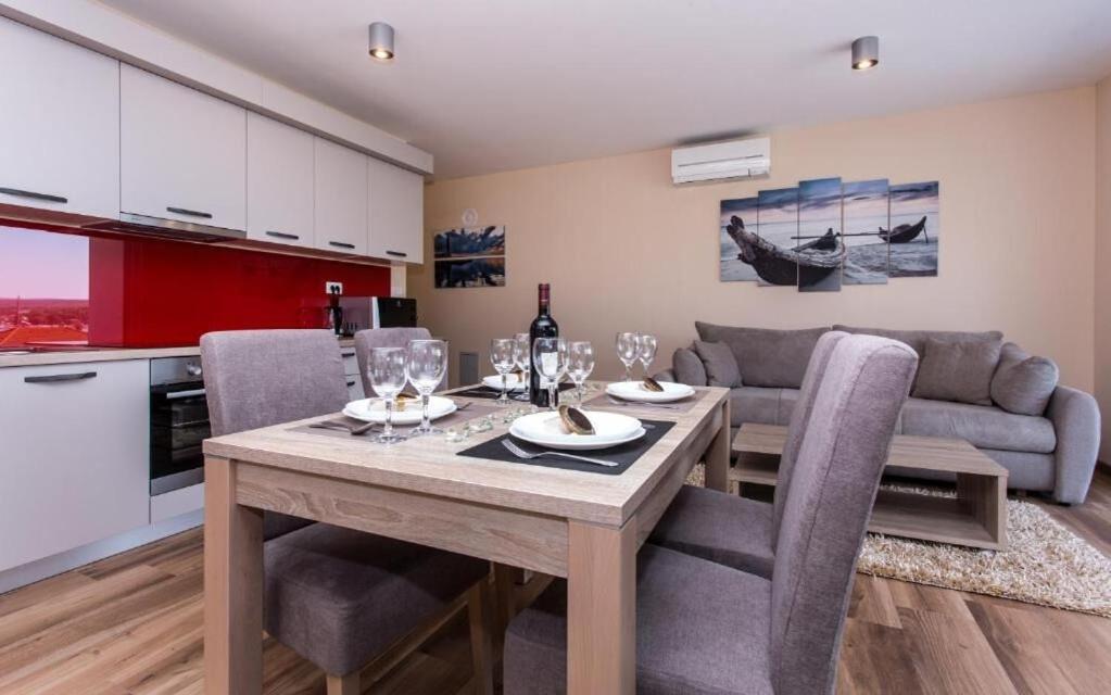 מאלינסקה Apartments Marina מראה חיצוני תמונה