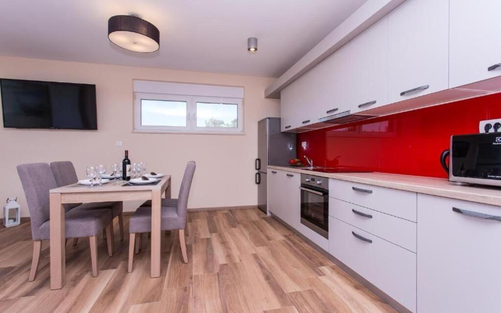 מאלינסקה Apartments Marina מראה חיצוני תמונה