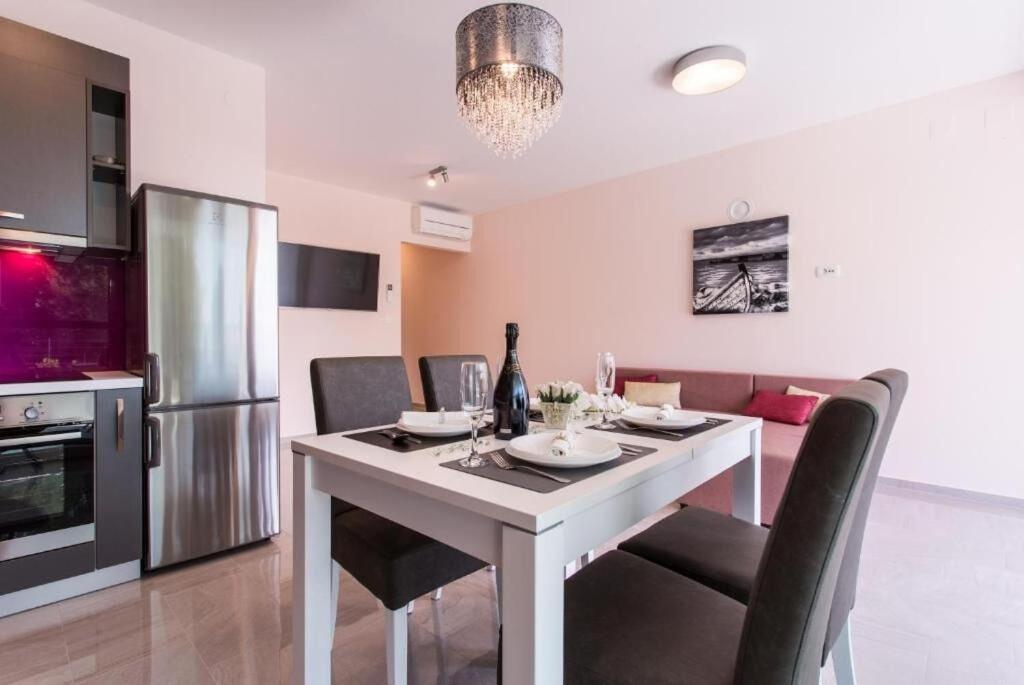 מאלינסקה Apartments Marina מראה חיצוני תמונה