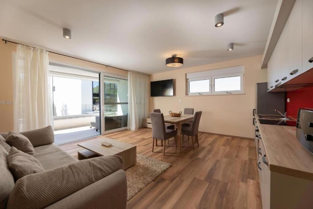 מאלינסקה Apartments Marina מראה חיצוני תמונה